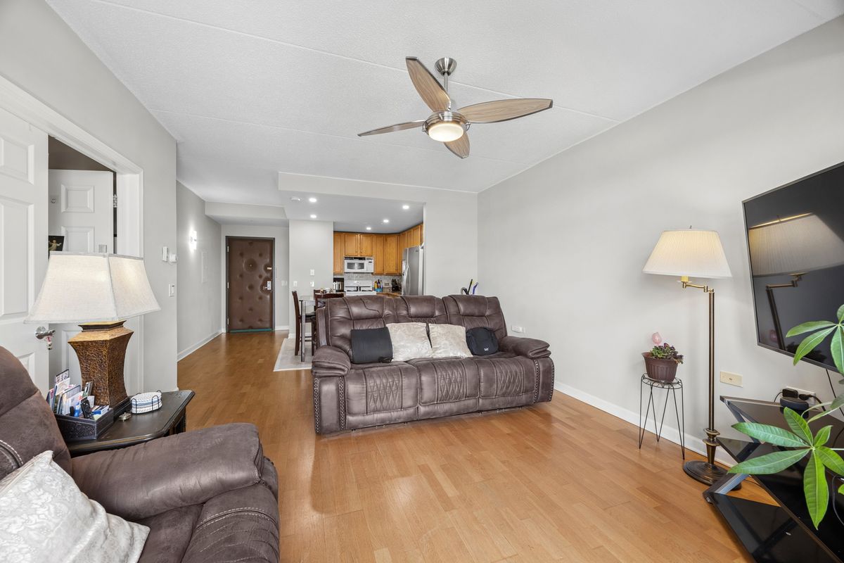 9355 Irving Park Road #401, Schiller Park, IL 60176