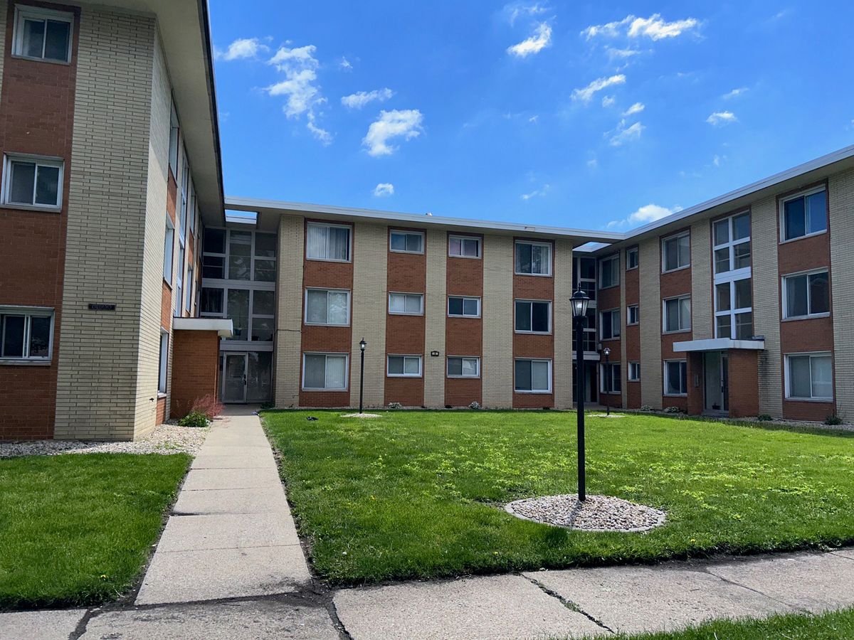 14633 Keystone Avenue #3H, Midlothian, IL 60445