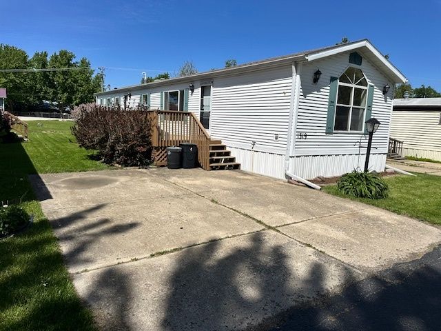 1319 Nicole Lane — Sandwich, IL 60548