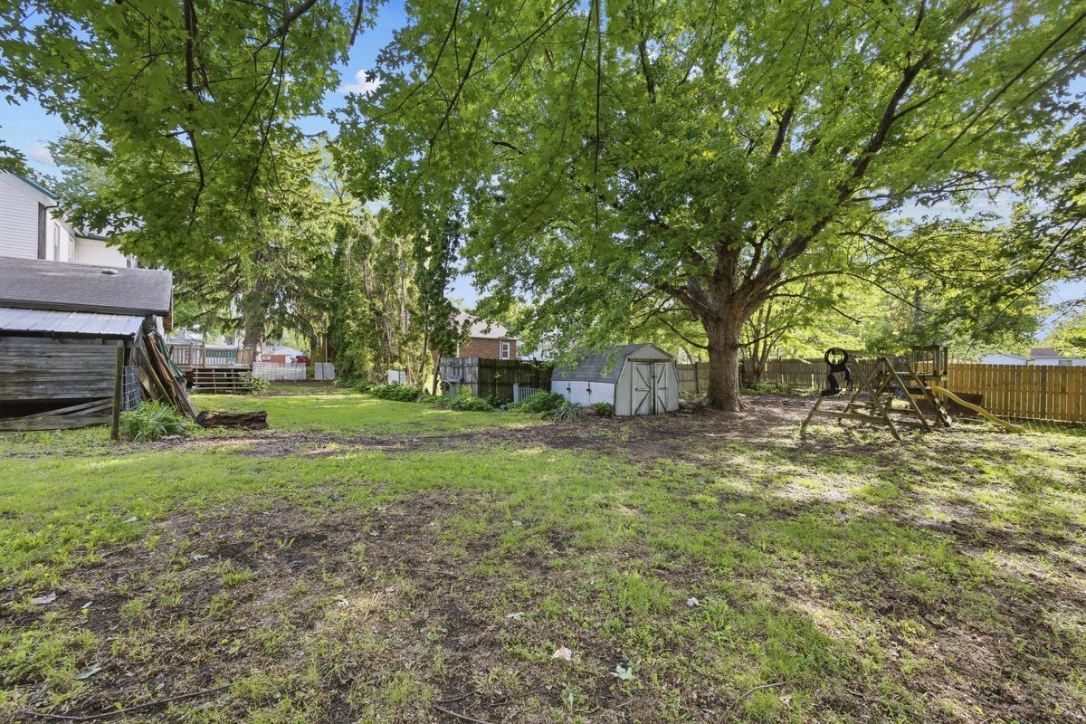 200 W Locust Street, Cambridge, IL 61238