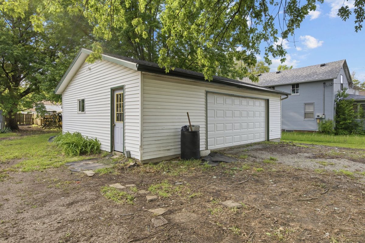 200 W Locust Street, Cambridge, IL 61238