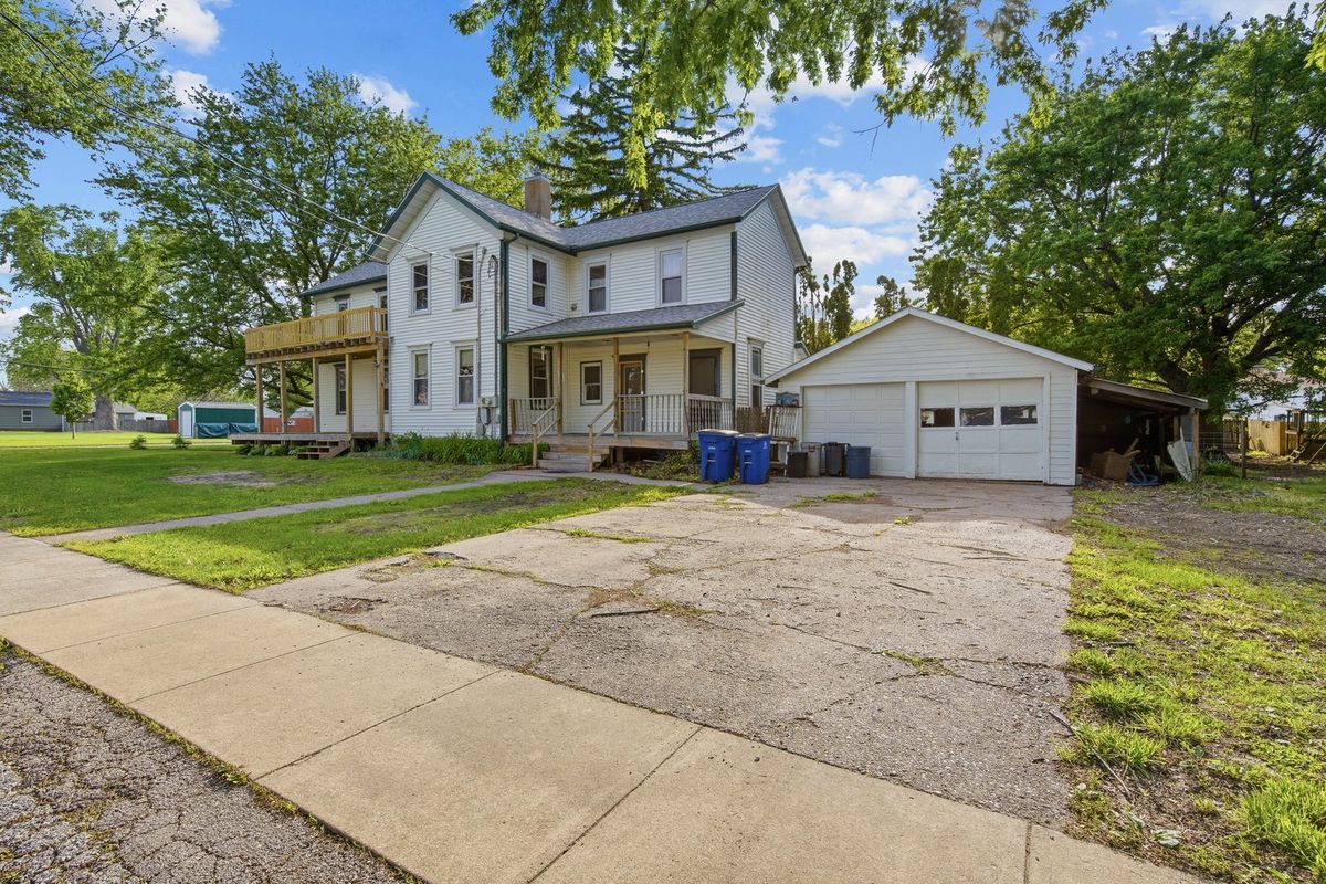 200 W Locust Street, Cambridge, IL 61238