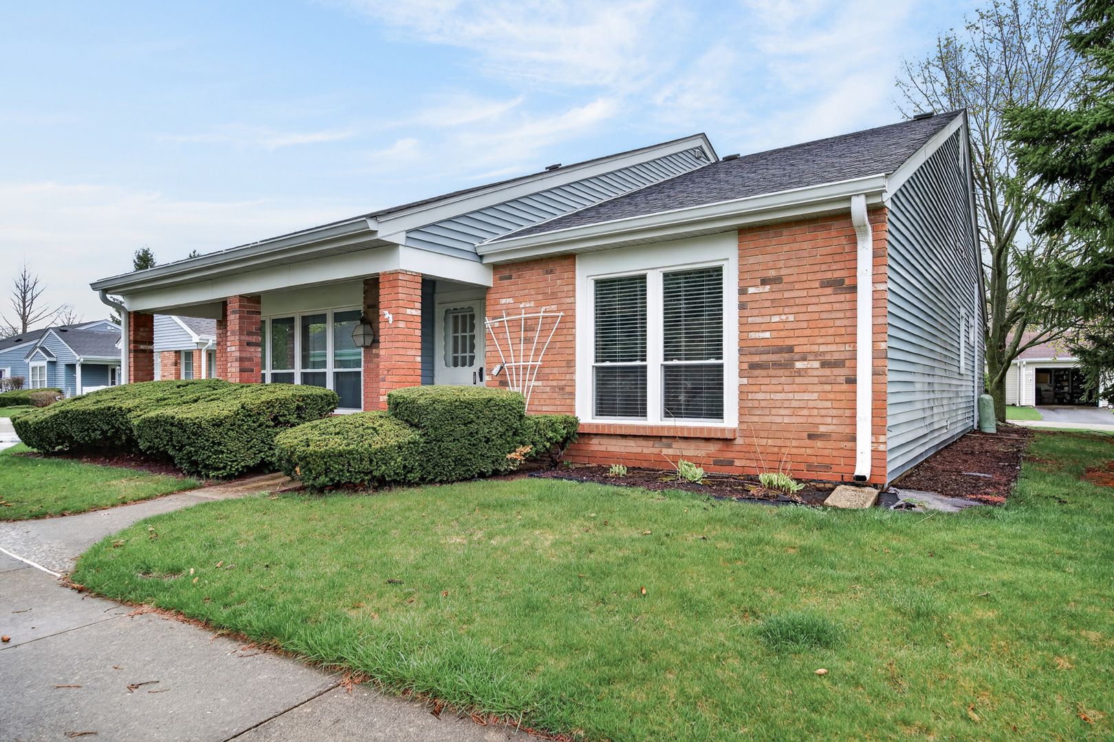 7225 Oxford Circle — Fox Lake, IL 60020