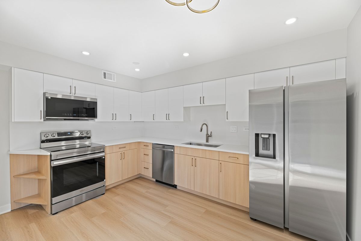 5019 MULFORD Street #201, Skokie, IL 60077