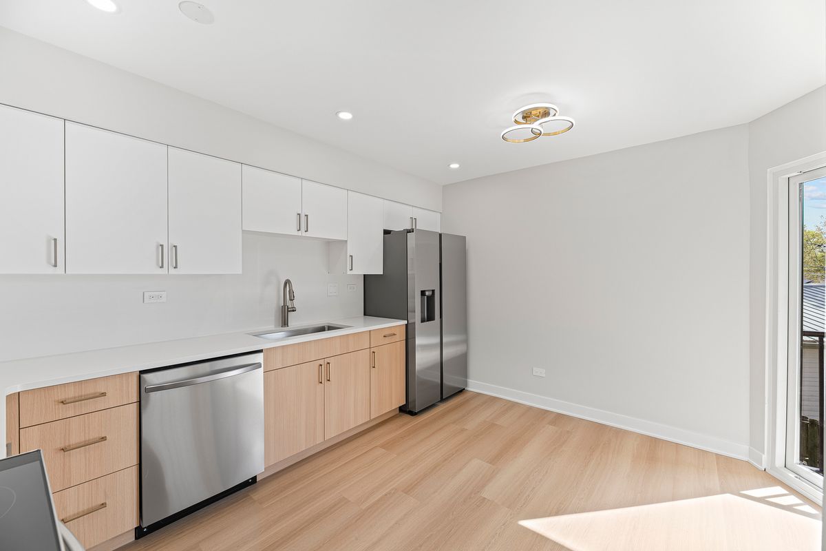 5019 MULFORD Street #201, Skokie, IL 60077