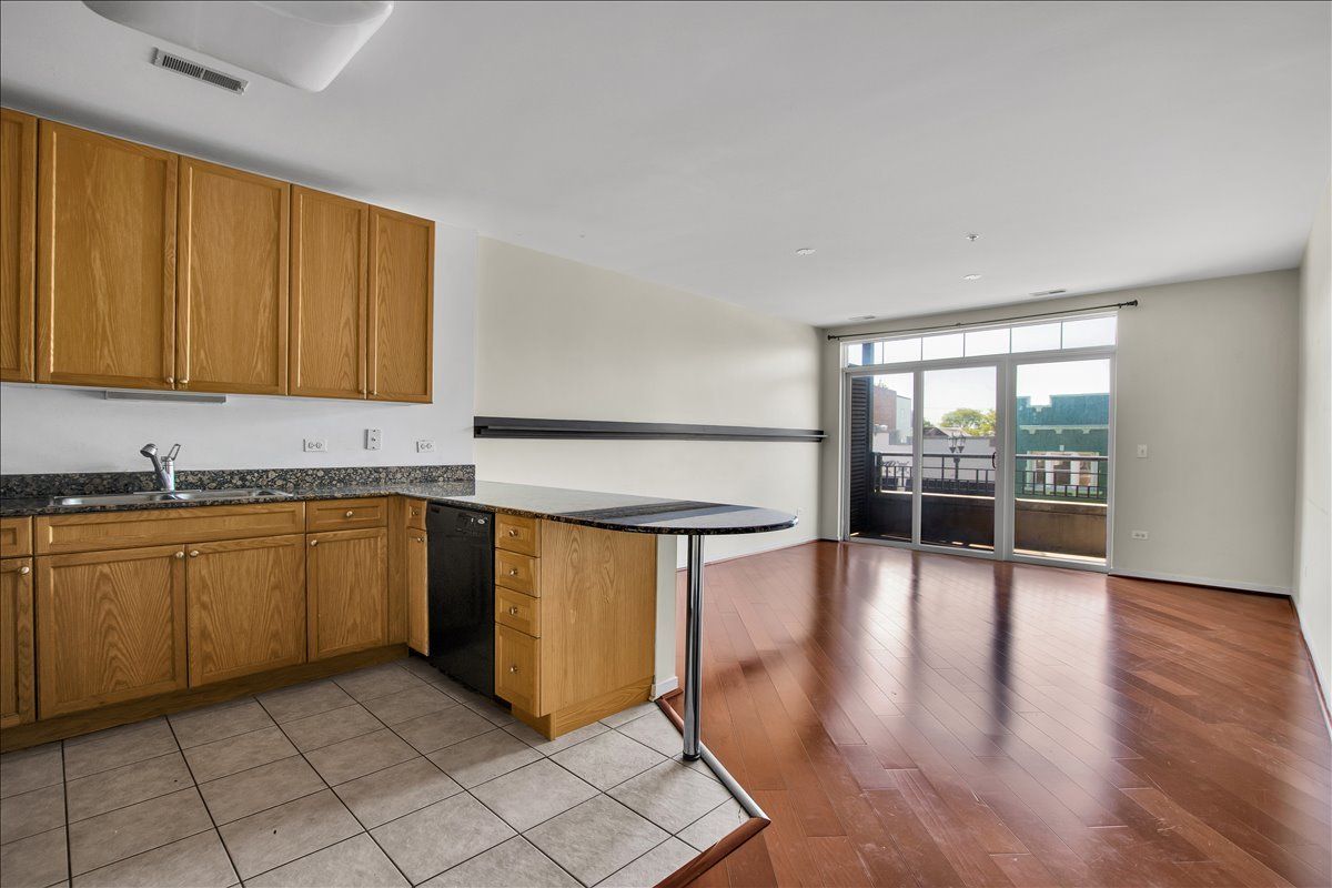 7243 MADISON Street #211, Forest Park, IL 60130
