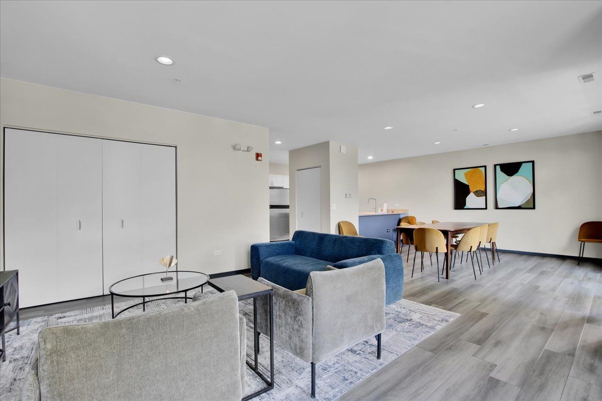 7243 MADISON Street #211, Forest Park, IL 60130