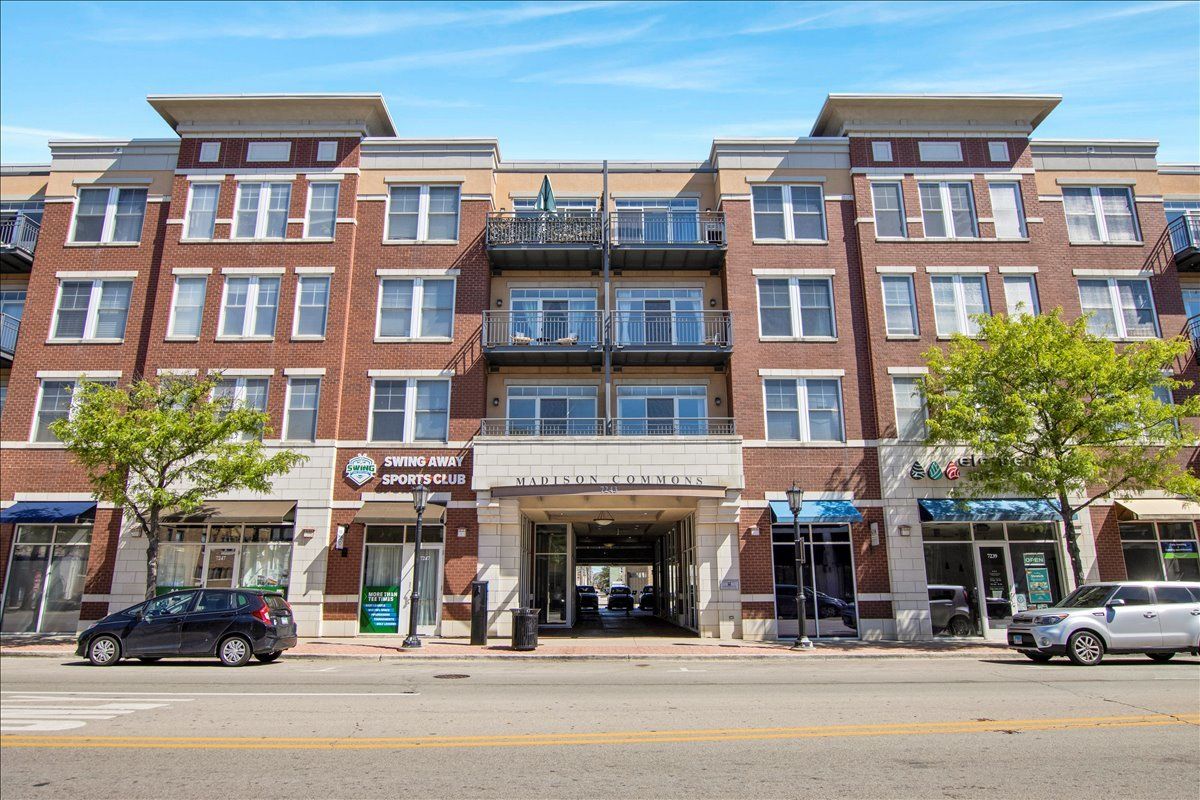 7243 MADISON Street #211 — Forest Park, IL 60130