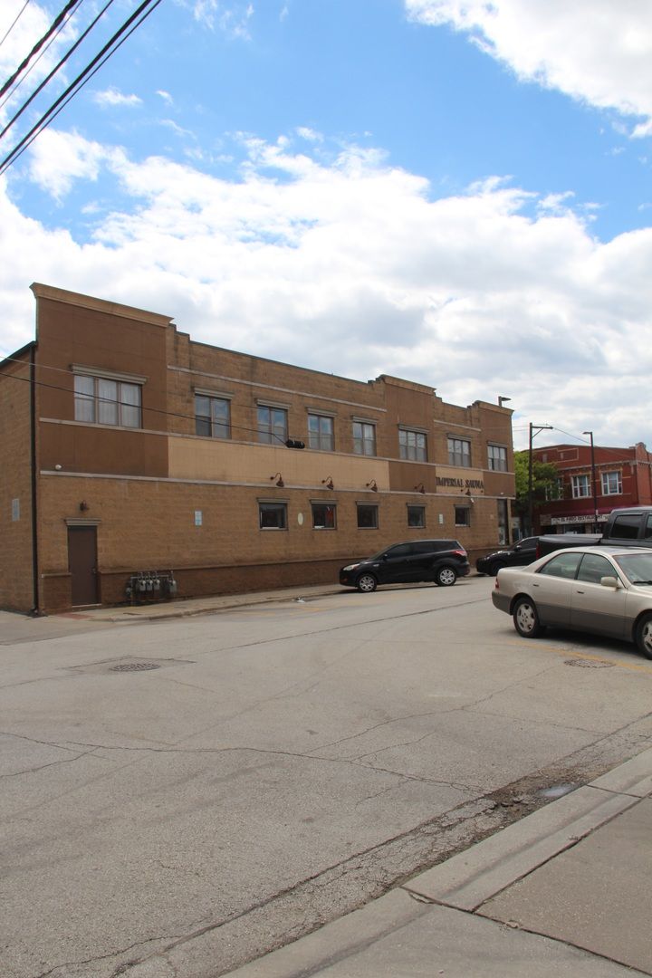 6135 S Archer Avenue, Summit, IL 60501