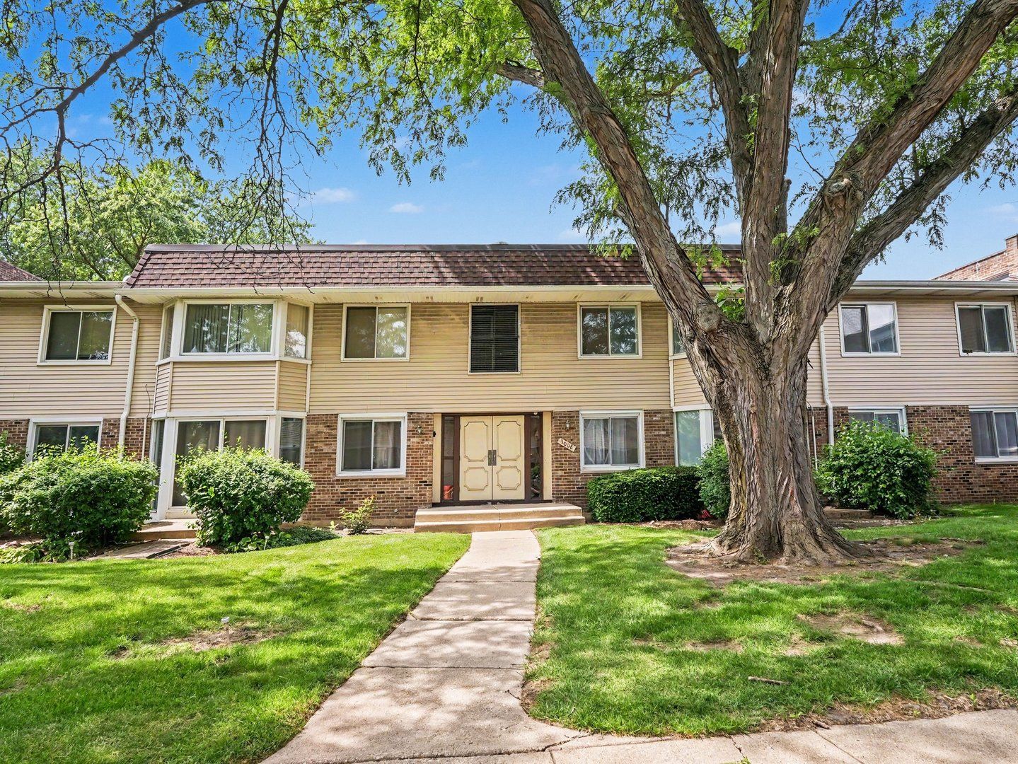 3008 Roberts Drive #7 — Woodridge, IL 60517