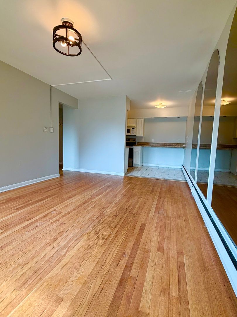605 N WOLF Road #8E, Hillside, IL 60162