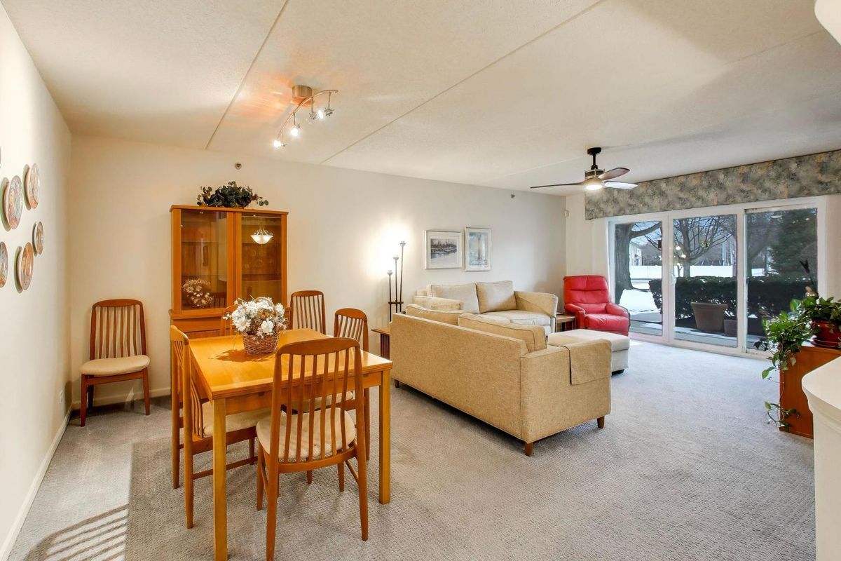 710 Creekside Drive #104A, Mount Prospect, IL 60056