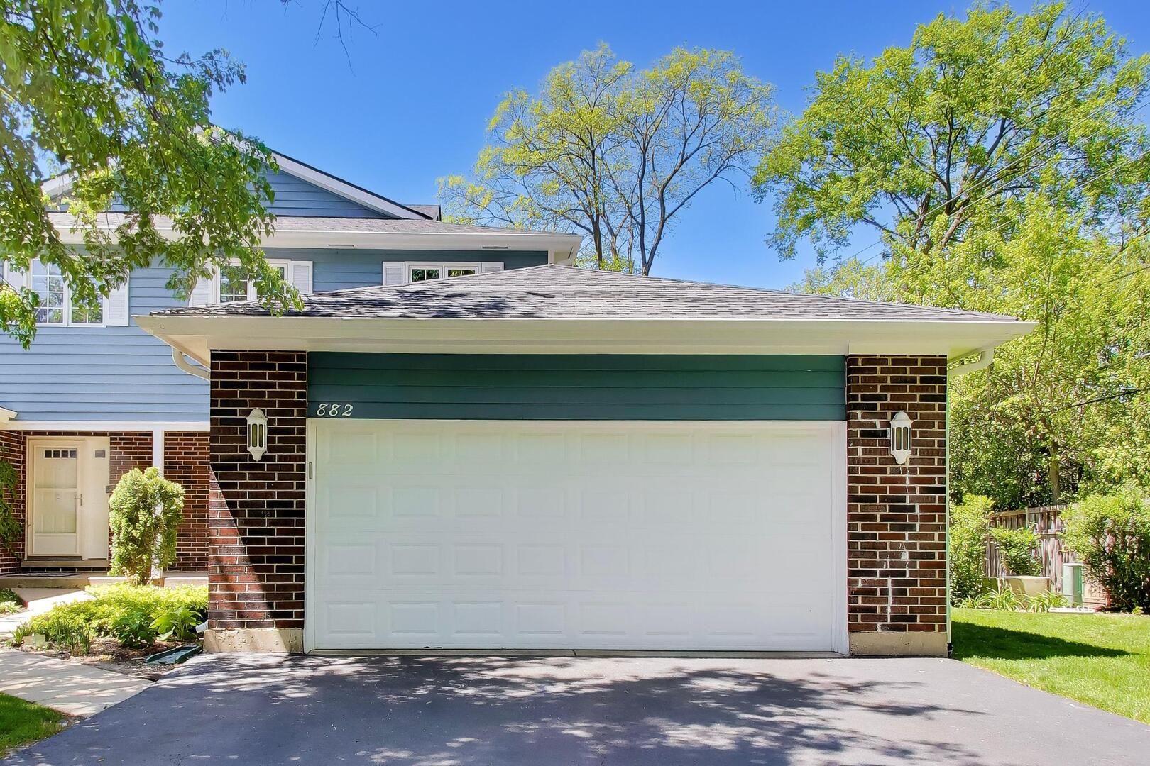 882 Poplar Lane — Deerfield, IL 60015