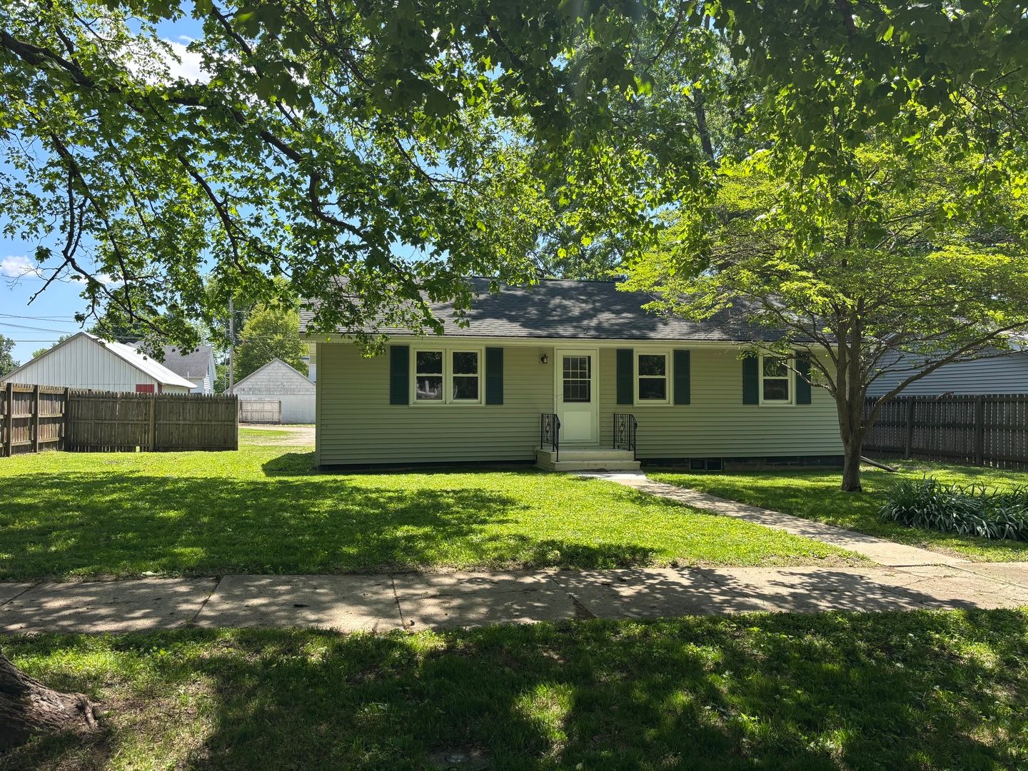602 W 3rd Street — Delavan, IL 61734