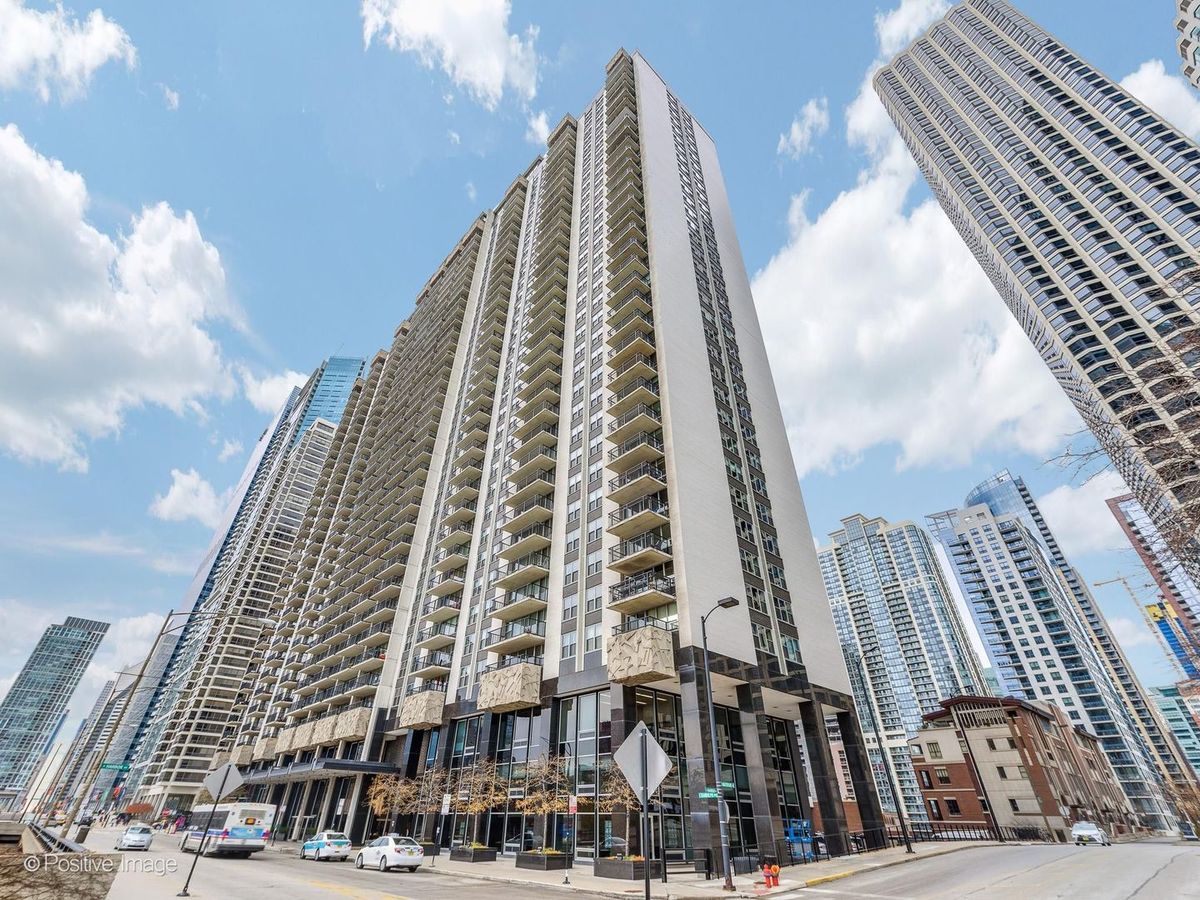 400 E Randolph Street #2613, Chicago, IL 60601