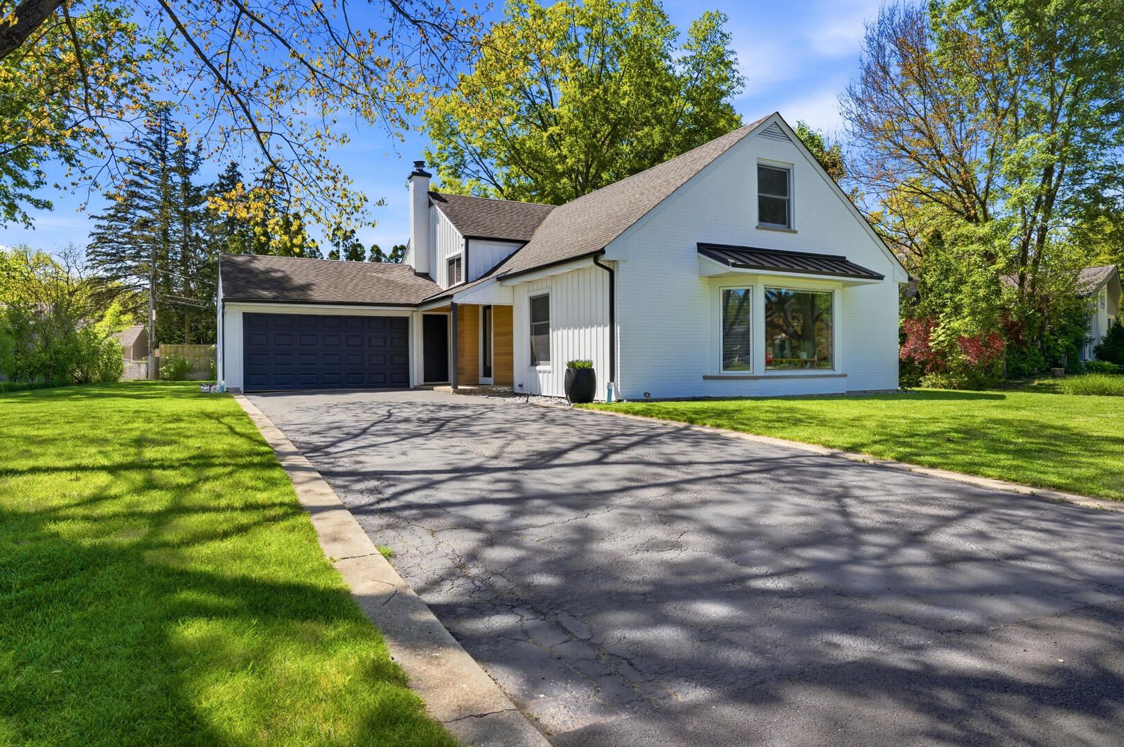 1917 E Cholo Lane — Mount Prospect, IL 60056