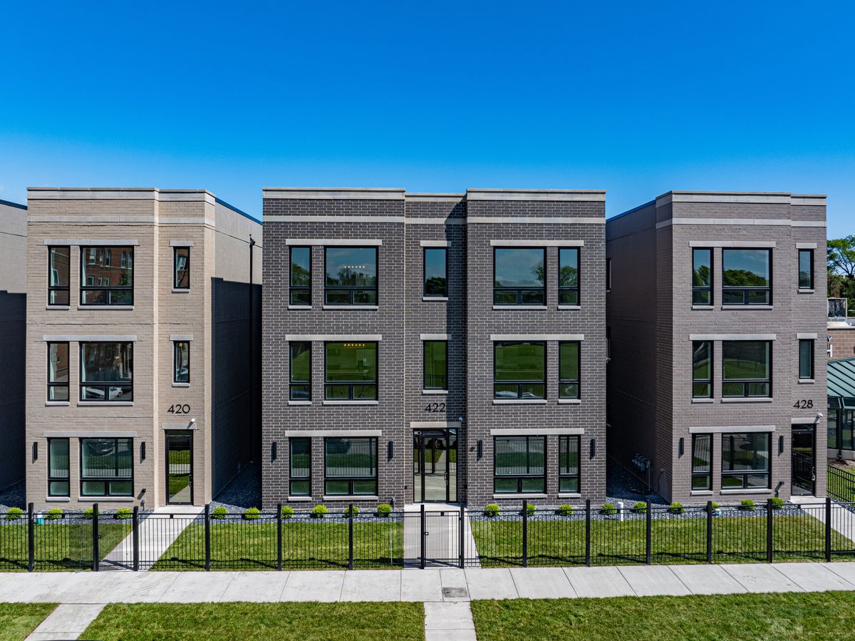 420 E 50th Place #1, Chicago, IL 60615
