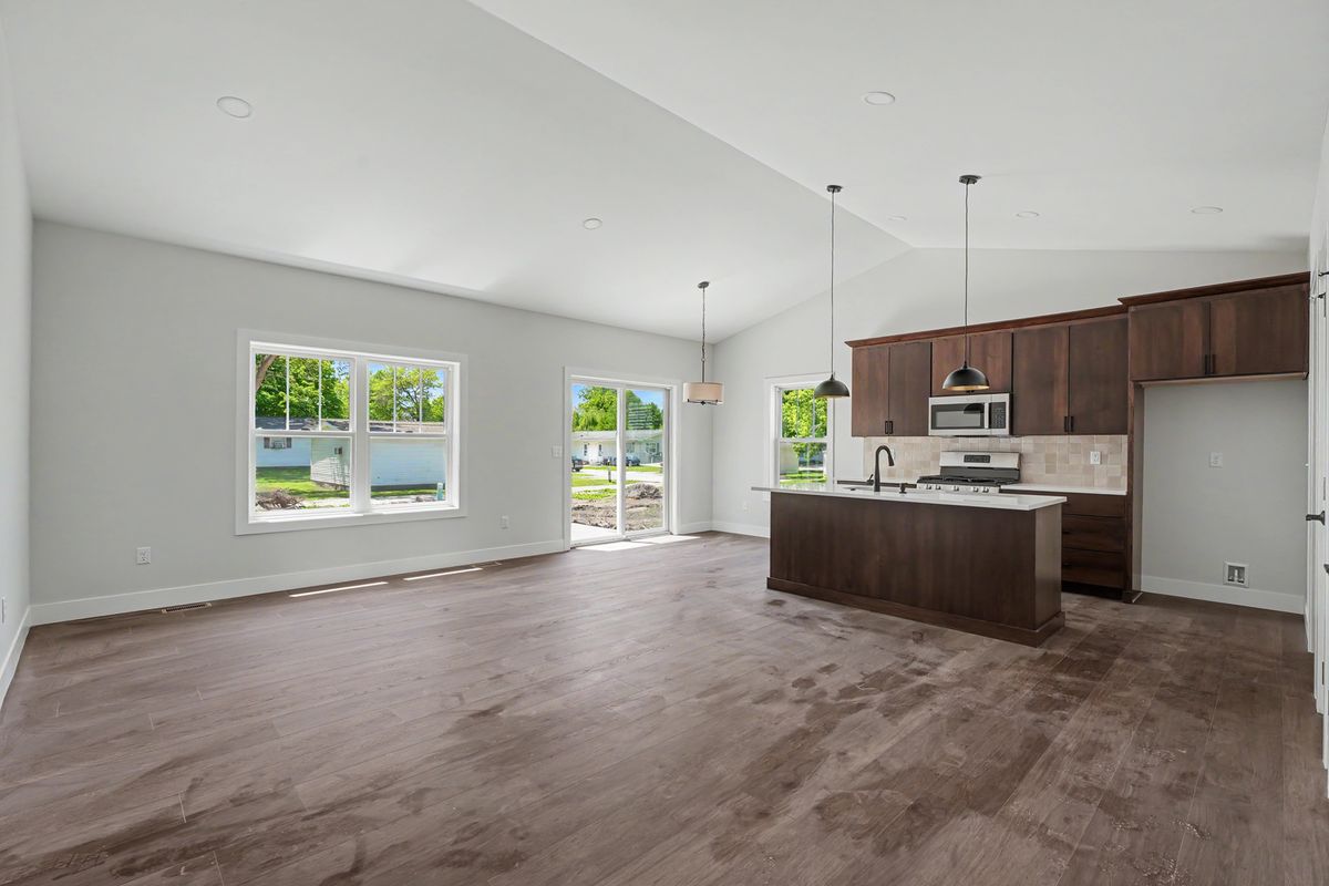 405 E larmon Street, Tolono, IL 61880