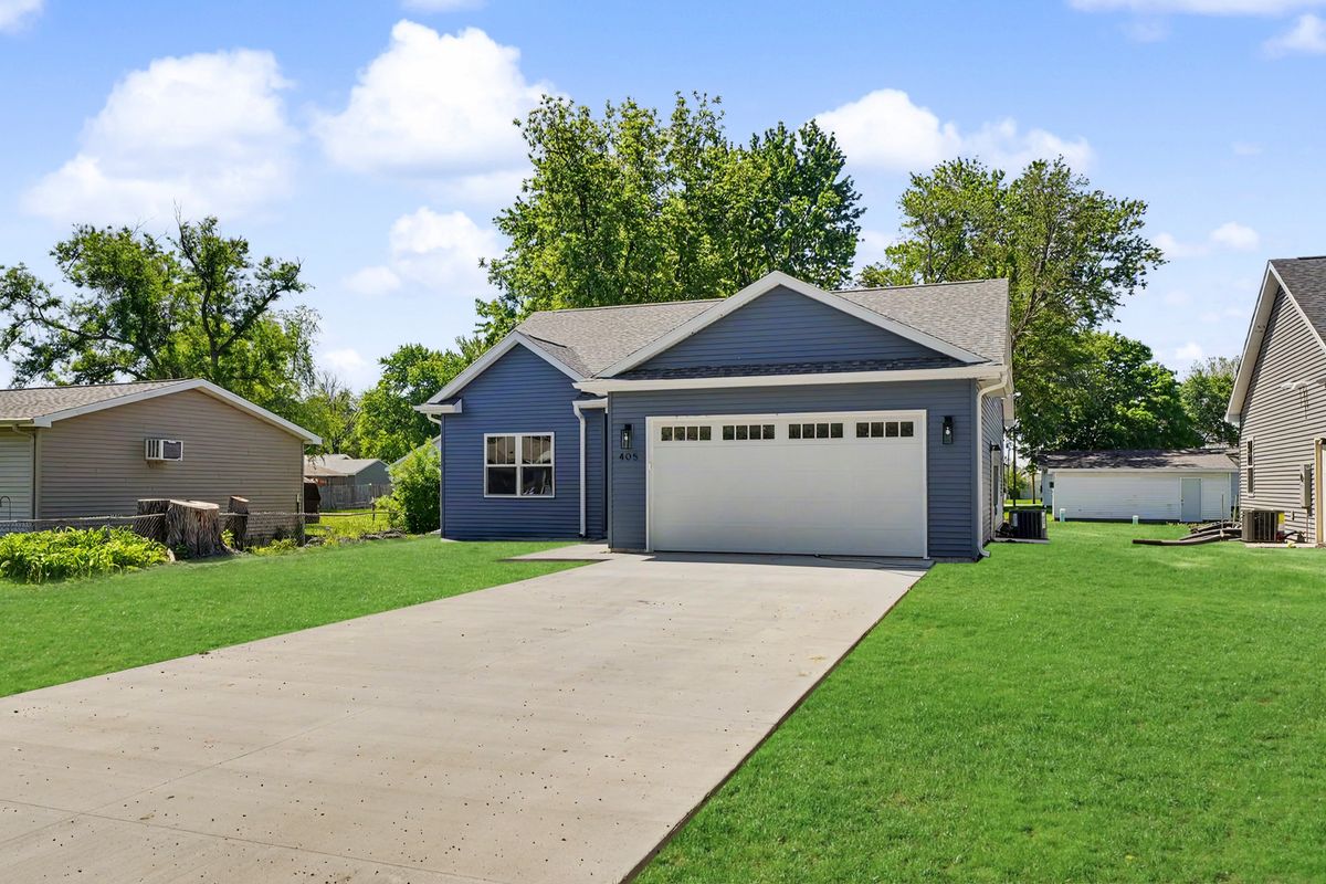 405 E larmon Street, Tolono, IL 61880