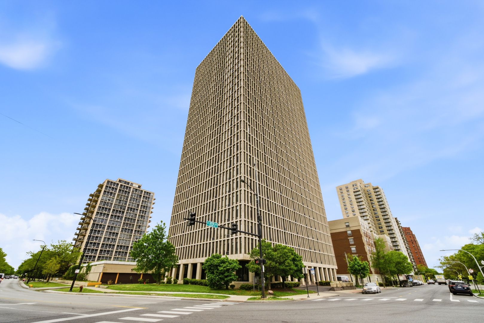 6700 S South Shore Drive #22G — Chicago, IL 60649