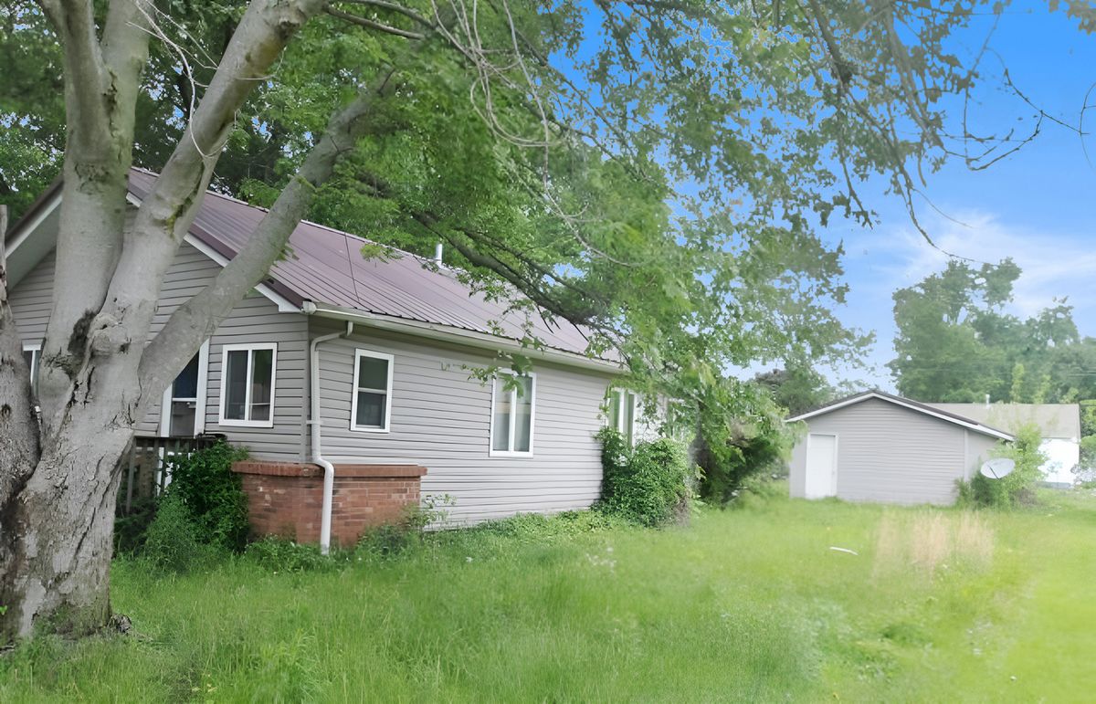 408 E Saint Petersburg Street, Robinson, IL 62454