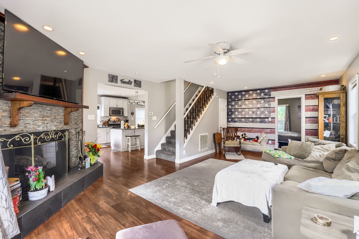 225 N May Street, Hinckley, IL 60520