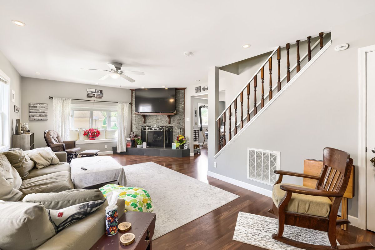 225 N May Street, Hinckley, IL 60520