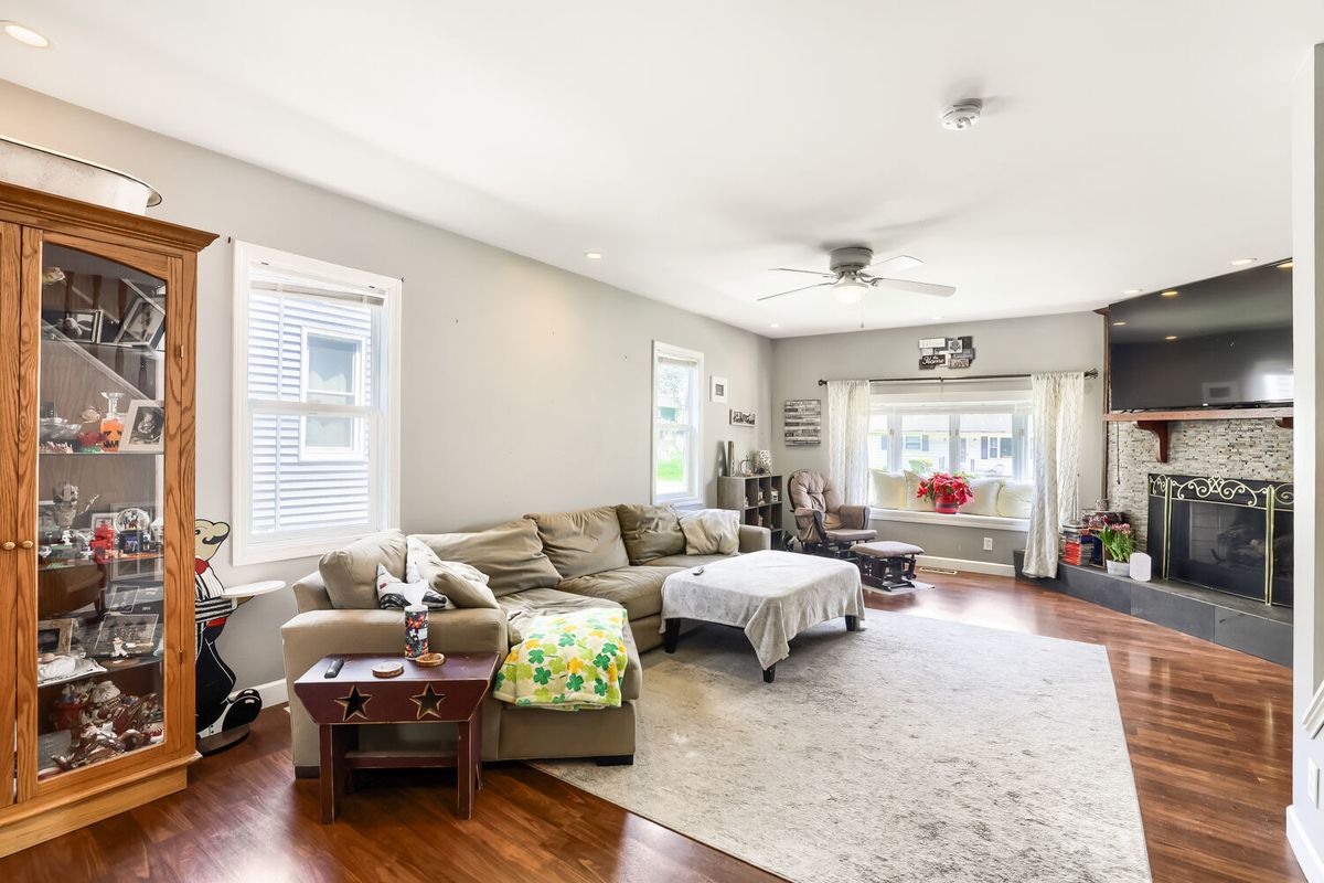 225 N May Street, Hinckley, IL 60520