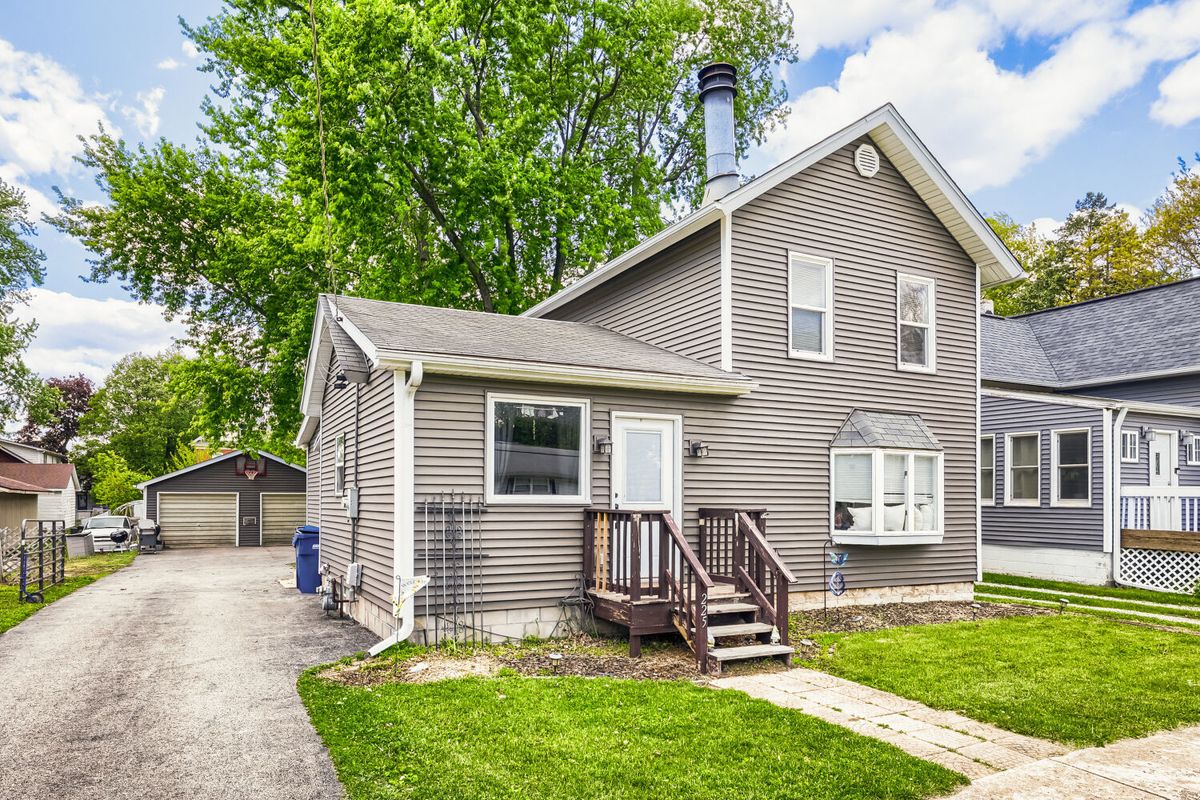 225 N May Street, Hinckley, IL 60520