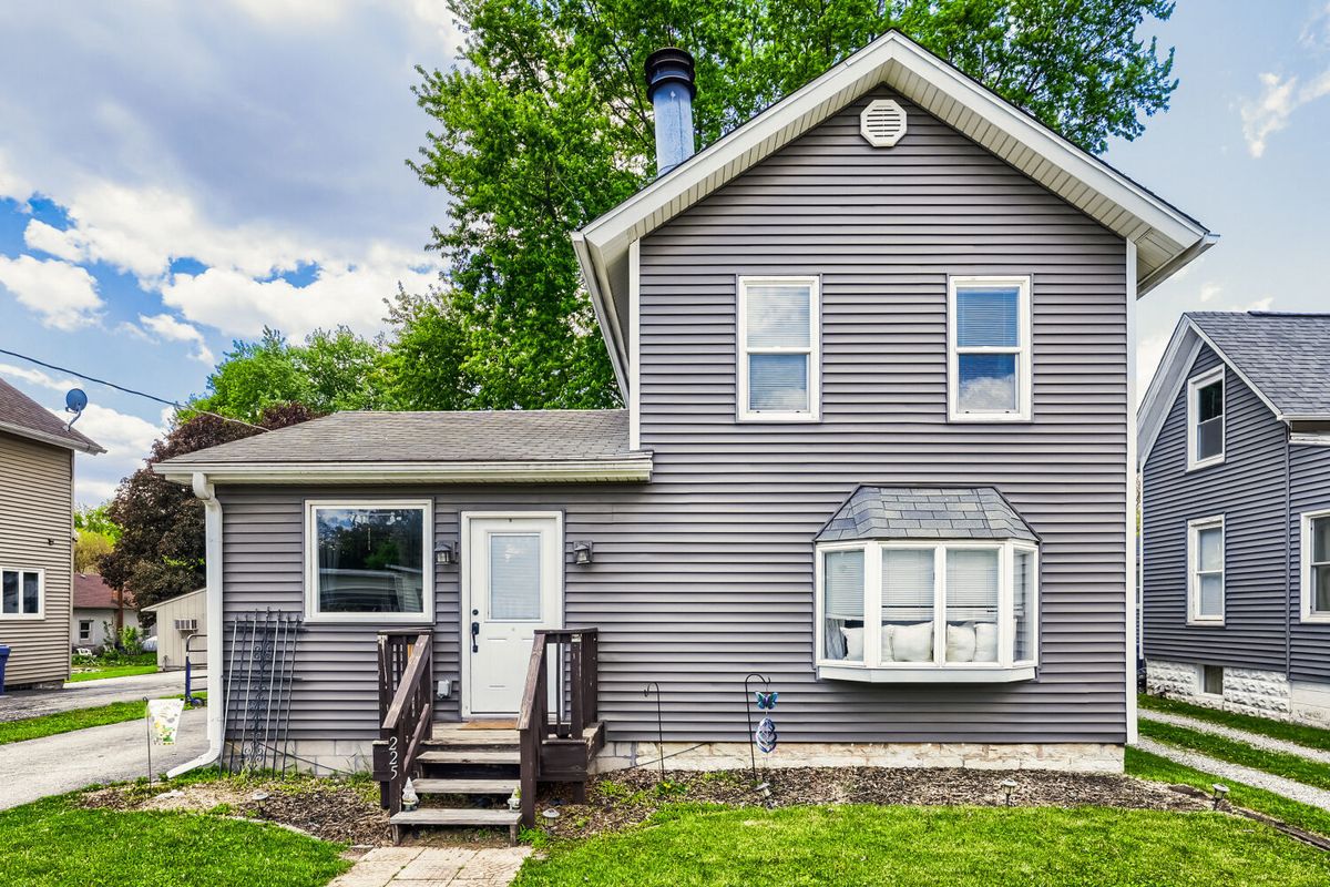 225 N May Street, Hinckley, IL 60520