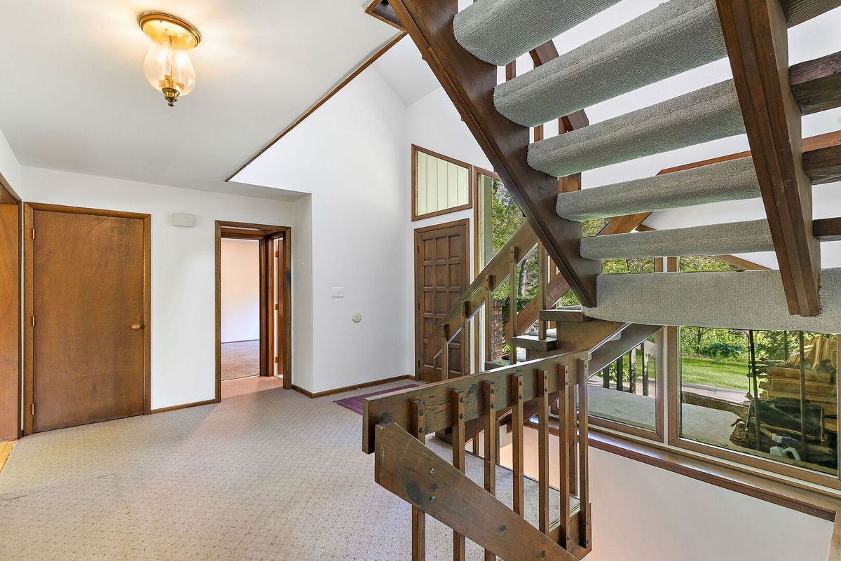 7211 Oakwood Lane, Crystal Lake, IL 60012
