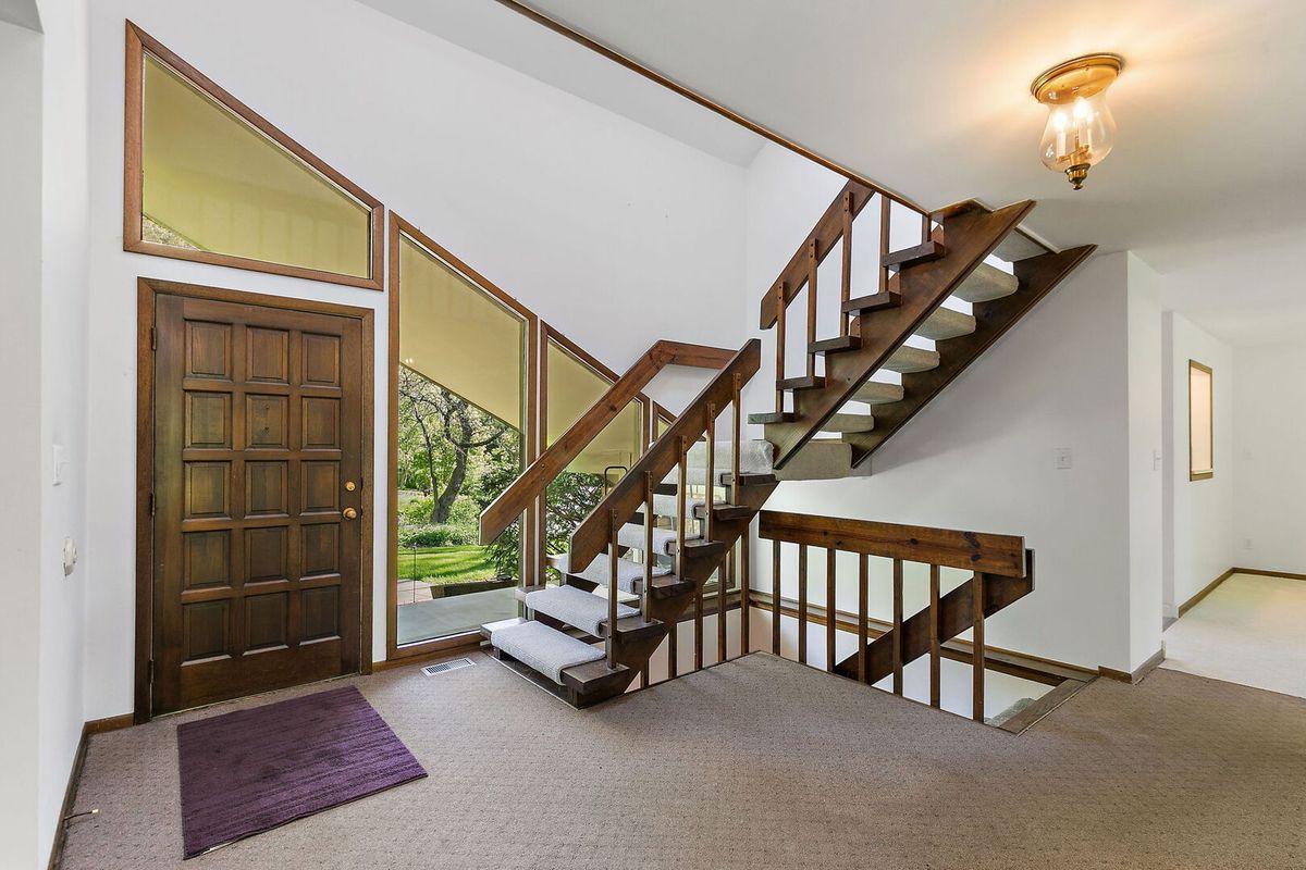 7211 Oakwood Lane, Crystal Lake, IL 60012