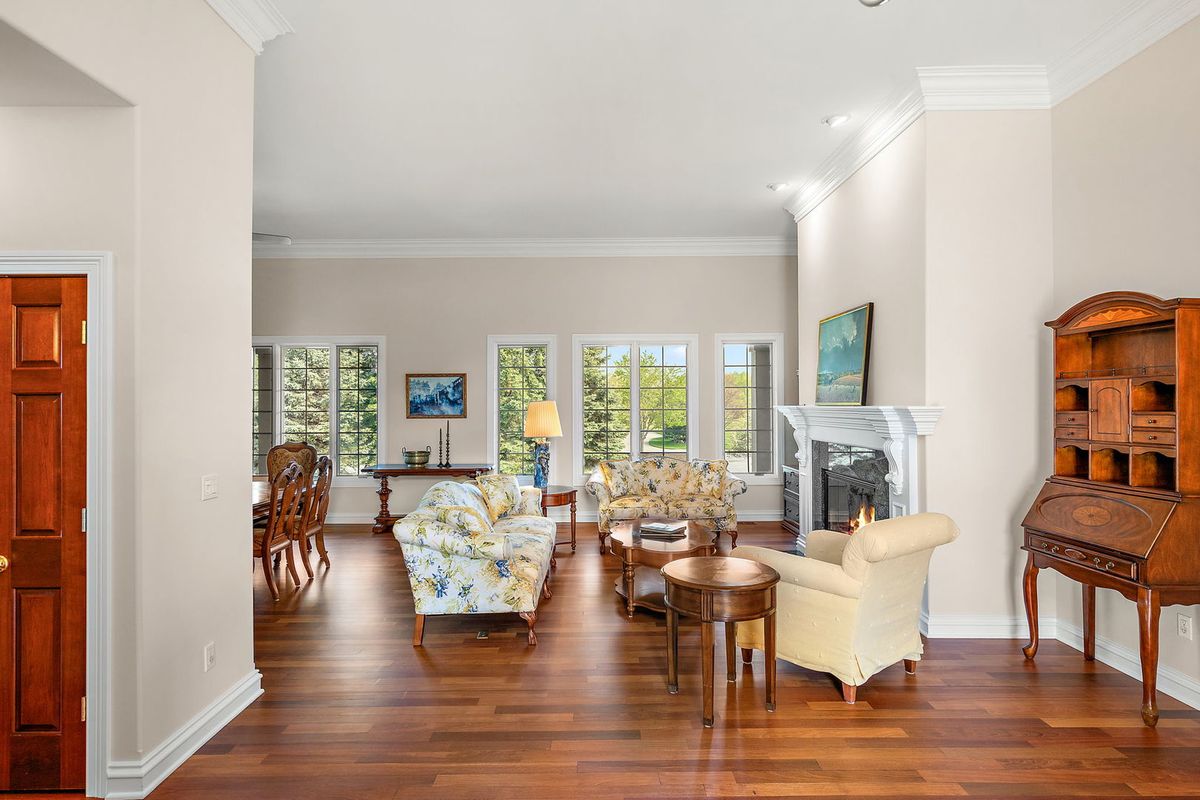 1340 Cantigny Court, Chesterton, IN 46304