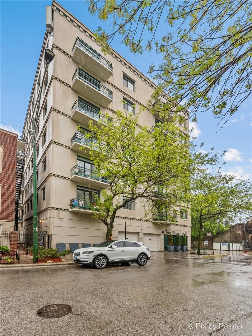 680 N Green Street #605 — Chicago, IL 60642