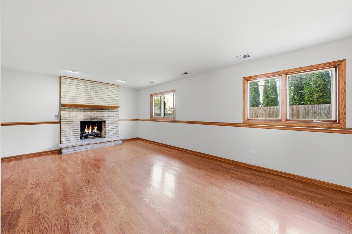 10 Joyce Court, Crete, IL 60417