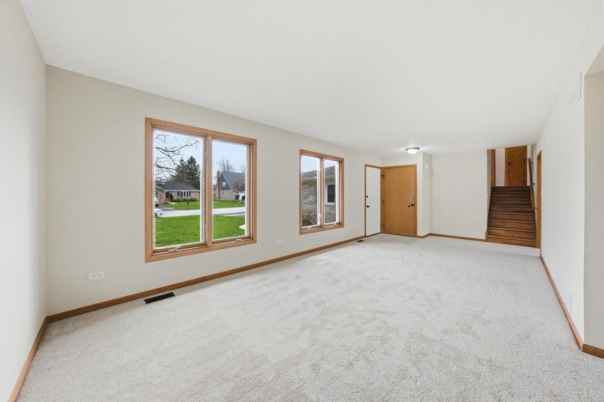 10 Joyce Court, Crete, IL 60417