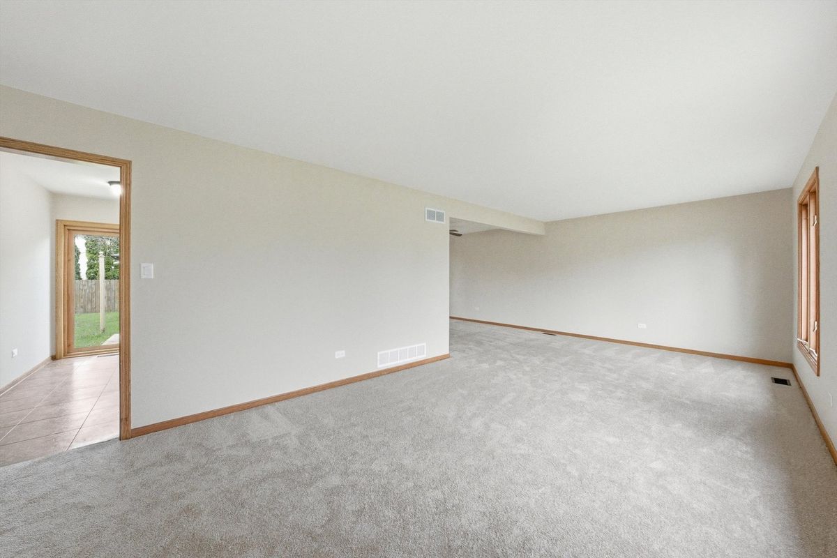 10 Joyce Court, Crete, IL 60417