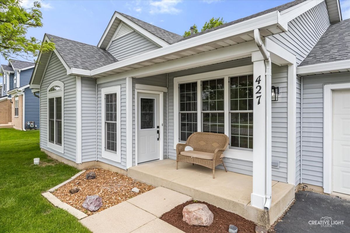 427 Barnaby Drive, Oswego, IL 60543
