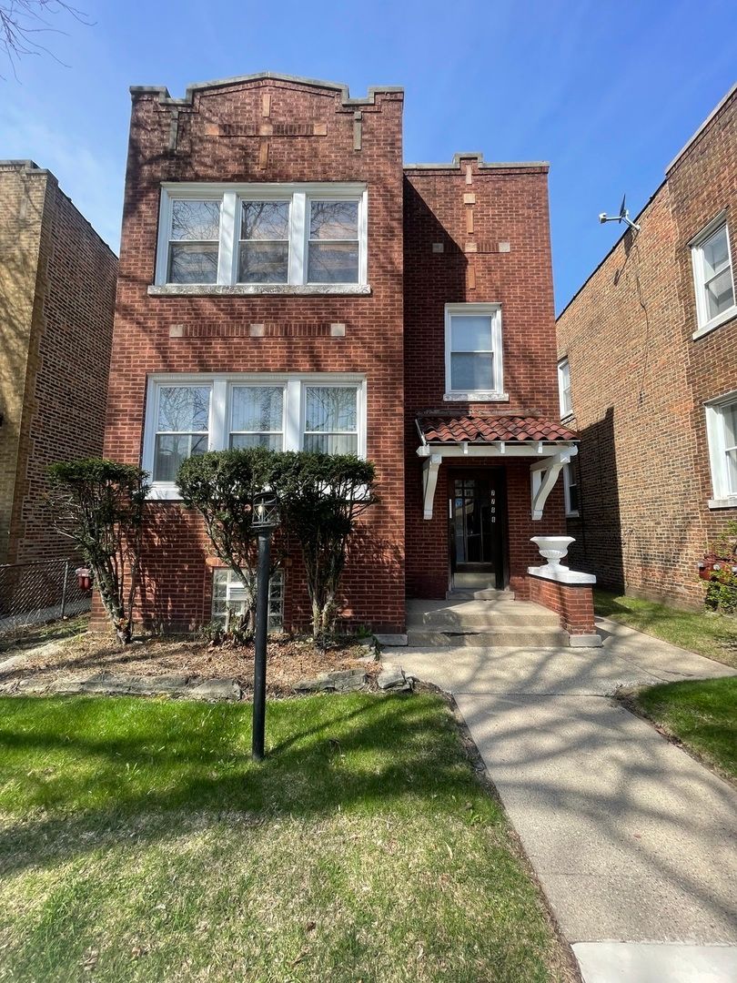 7706 S Saint Lawrence Avenue — Chicago, IL 60619