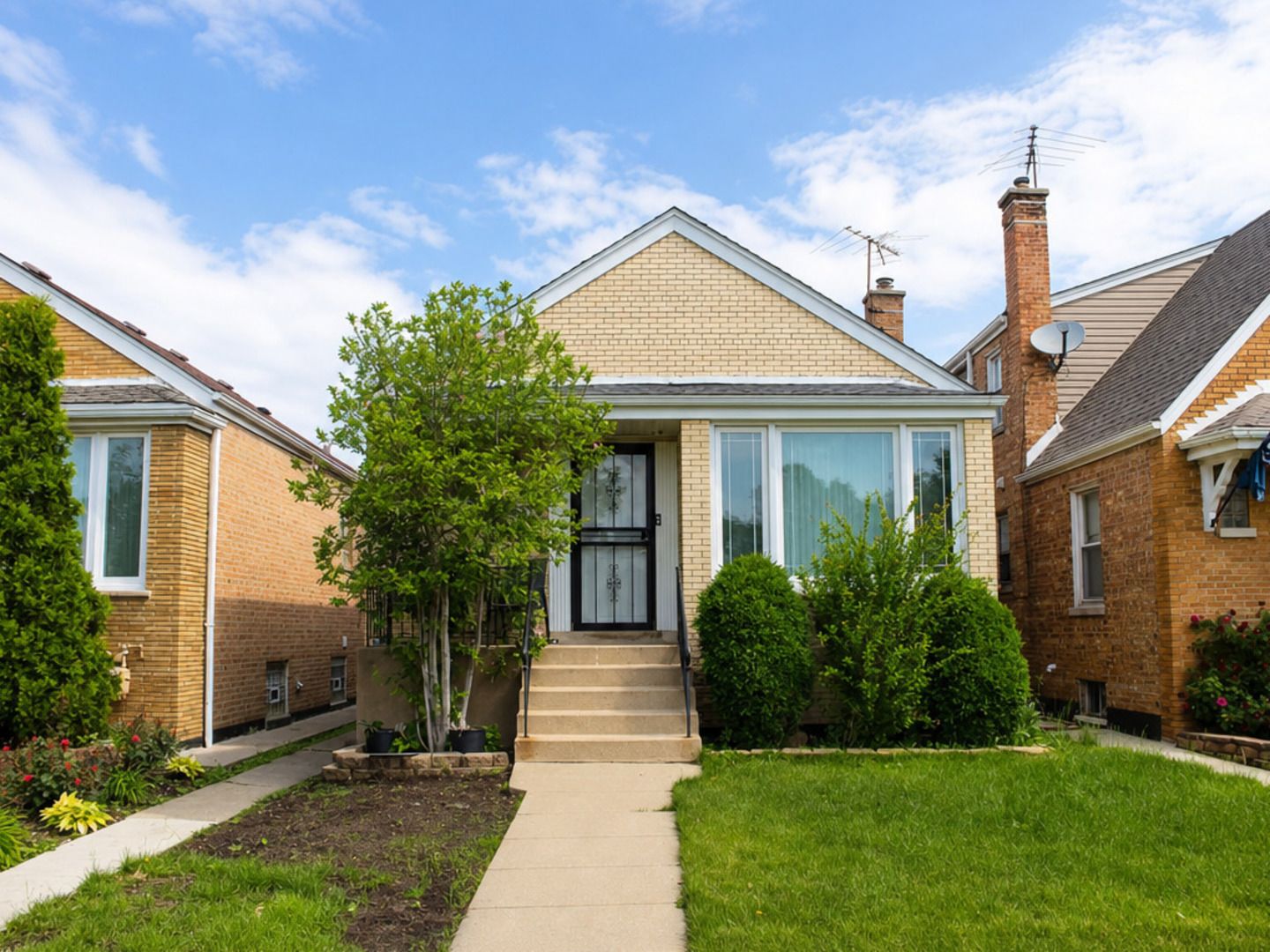 3430 W 72nd Street — Chicago, IL 60629