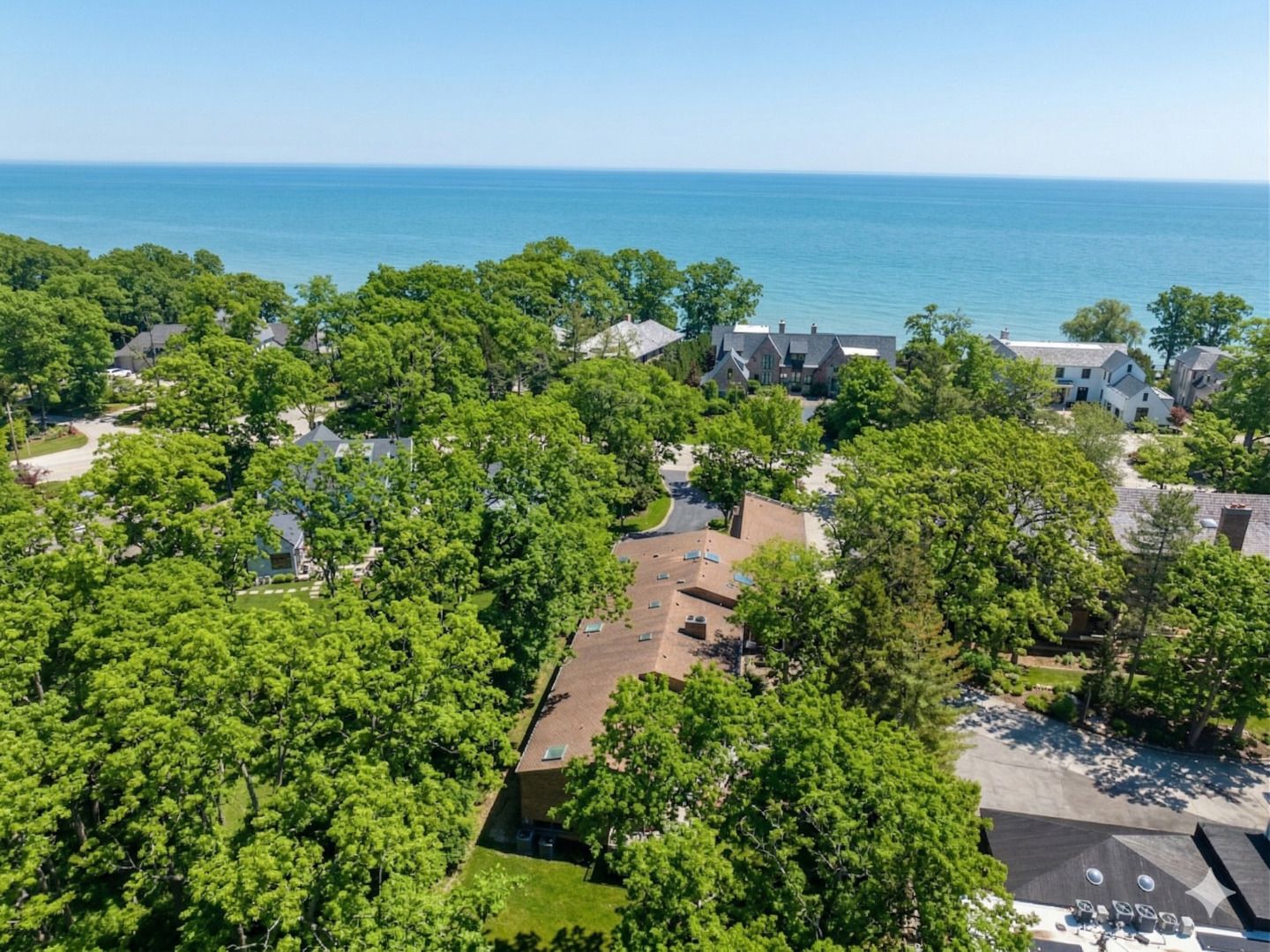 990 Sheridan Road — Highland Park, IL 60035