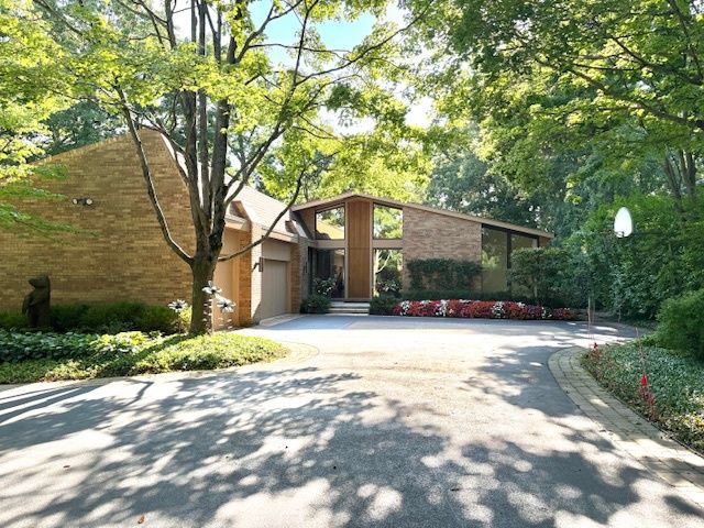 990 Sheridan Road, Highland Park, IL 60035