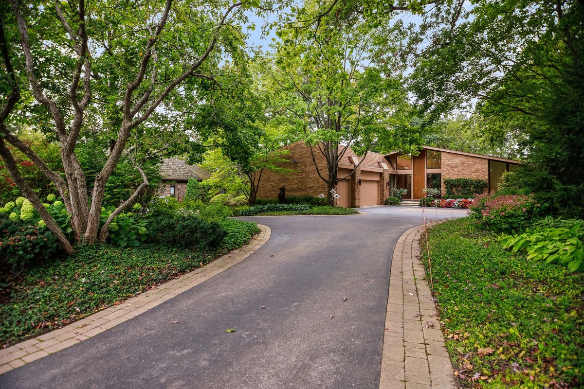 990 Sheridan Road, Highland Park, IL 60035