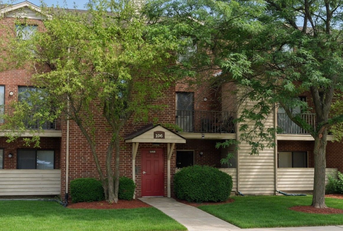 1935 N HICKS Road #106, Palatine, IL 60074