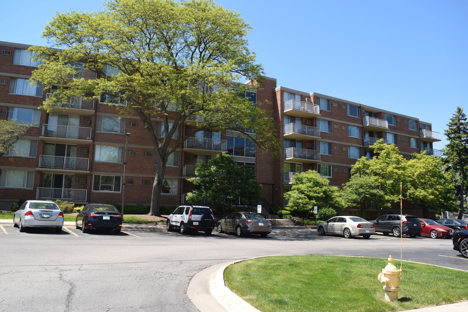 2222 S Stewart Avenue #1H — Lombard, IL 60148