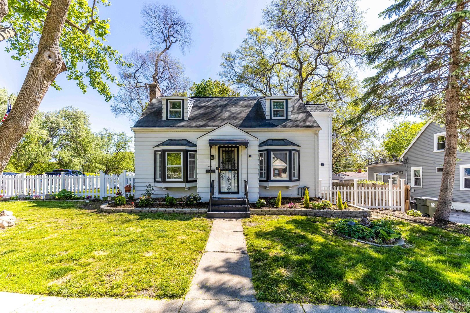 401 S Lake Terrace — Mundelein, IL 60060