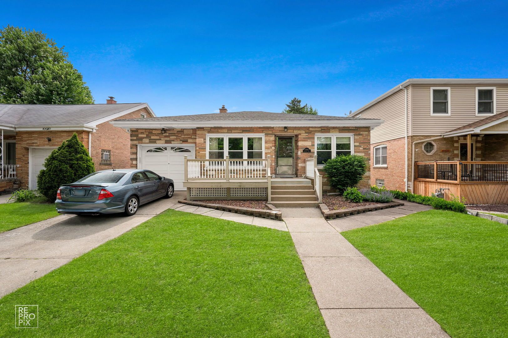10016 S Clifton Park Avenue — Evergreen Park, IL 60805