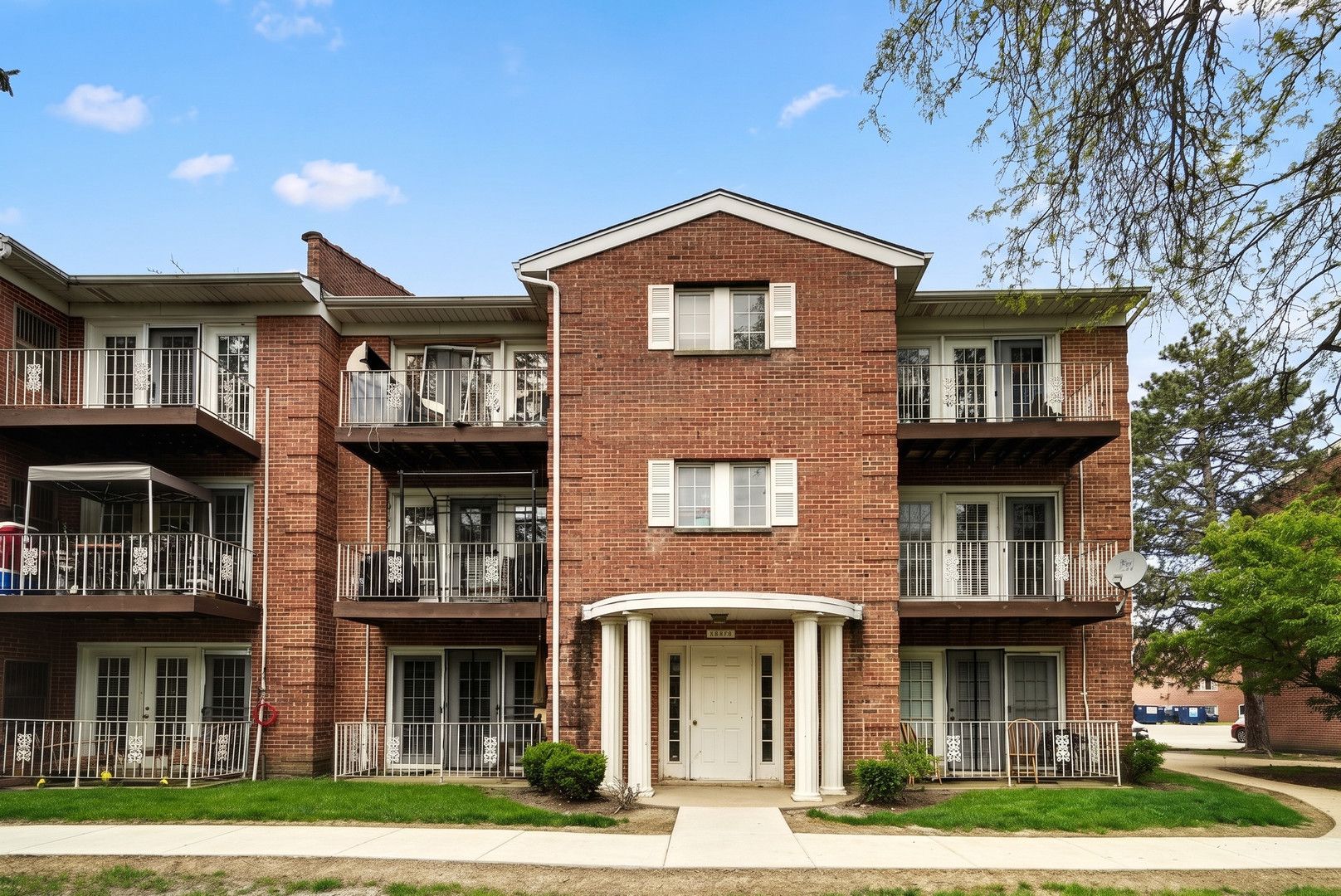 684 QUINCY BRIDGE Lane #202 — Glenview, IL 60025