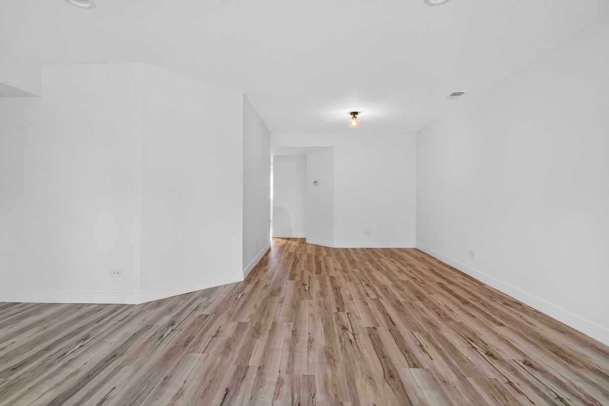 684 QUINCY BRIDGE Lane #202, Glenview, IL 60025