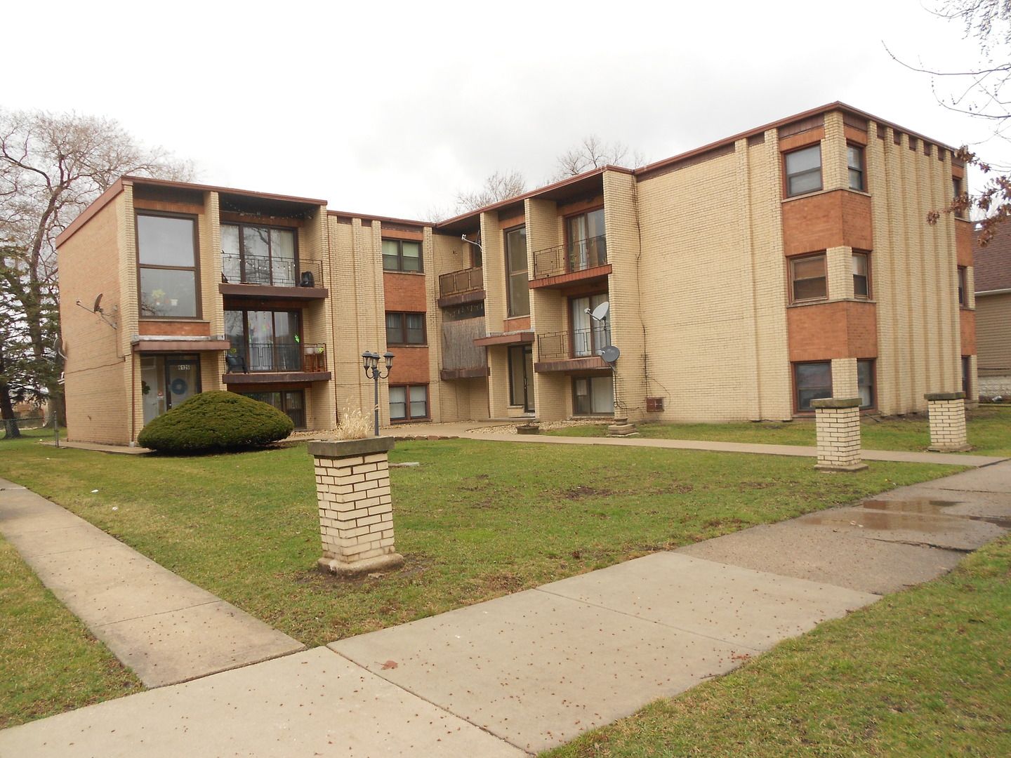 6122 S KOLMAR Avenue #1 — Chicago, IL 60629